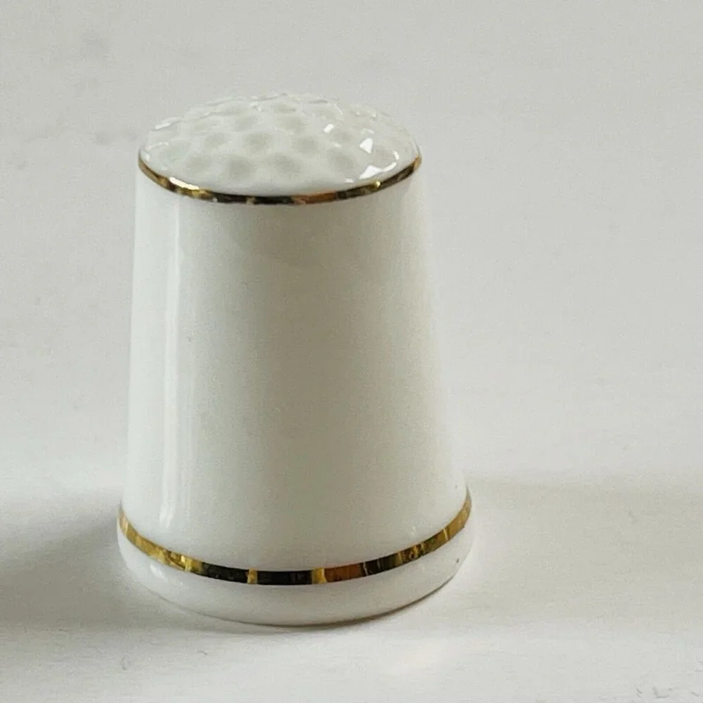 Vintage‎ Floral Porcelain Thimble Bone China Gold Trim Purple Green
